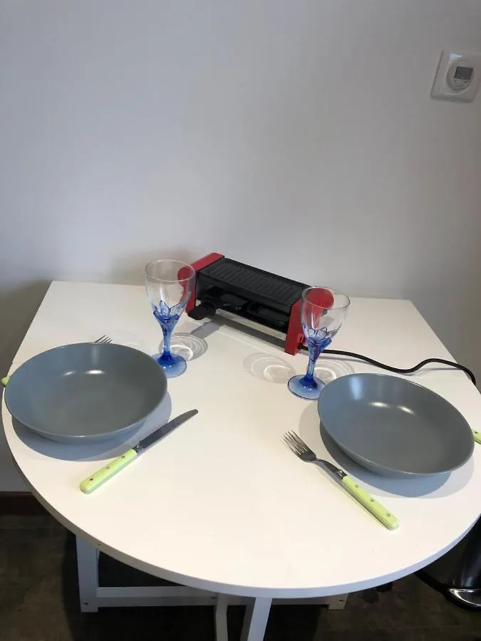 Charmant Studio Neuf Tout Equipe Terrasse Vue Imprenable, Parking Facile Gratuit Apartment Lezigneux 0*,  France